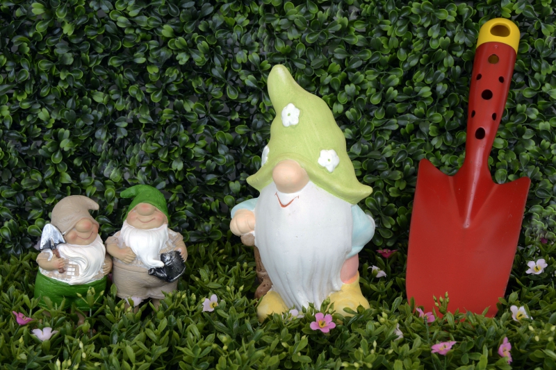 jardinerie-LA ROQUEBRUSSANNE-min_garden-gnome-1404358